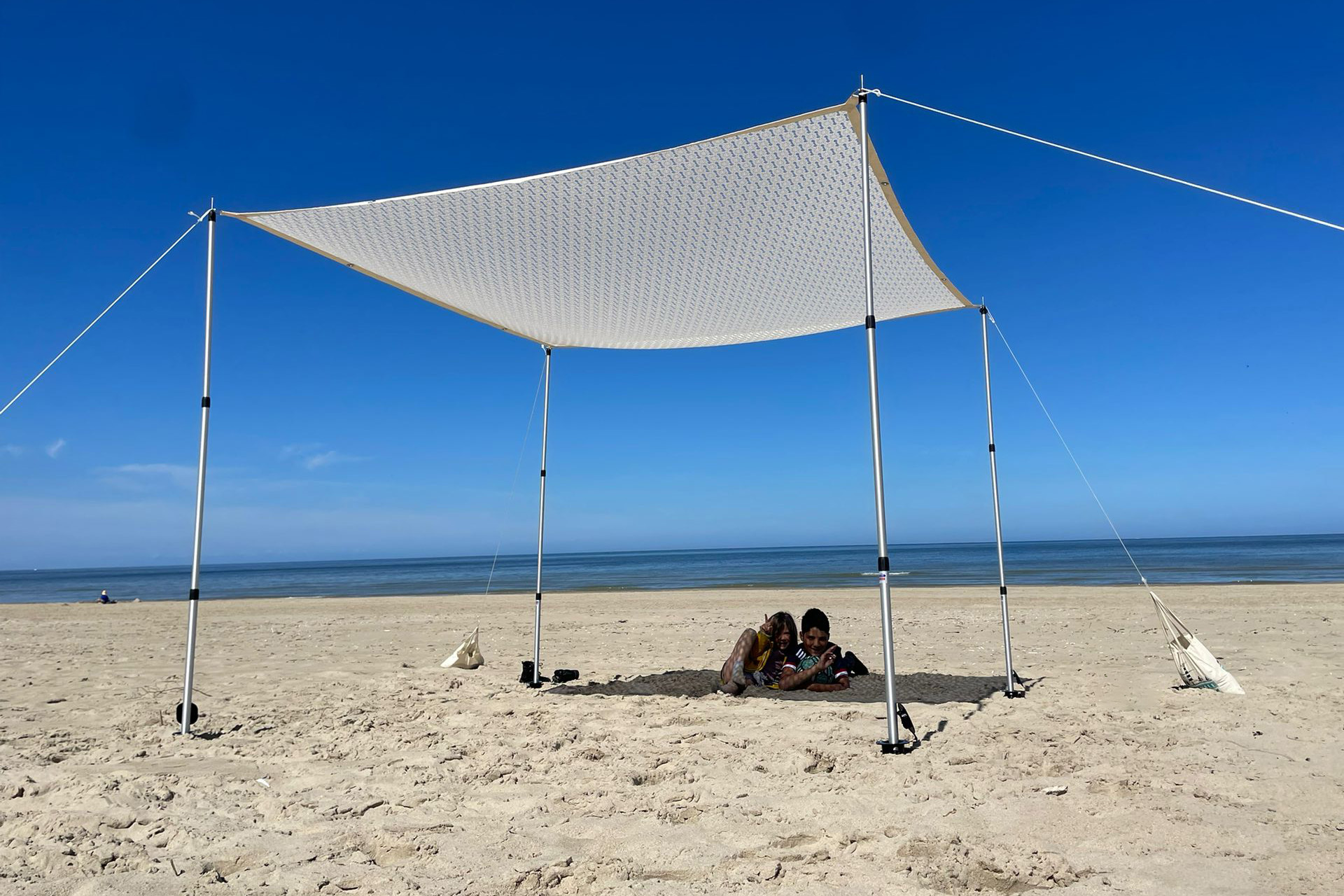 le mât pour le voile d’ombrage occasionnel